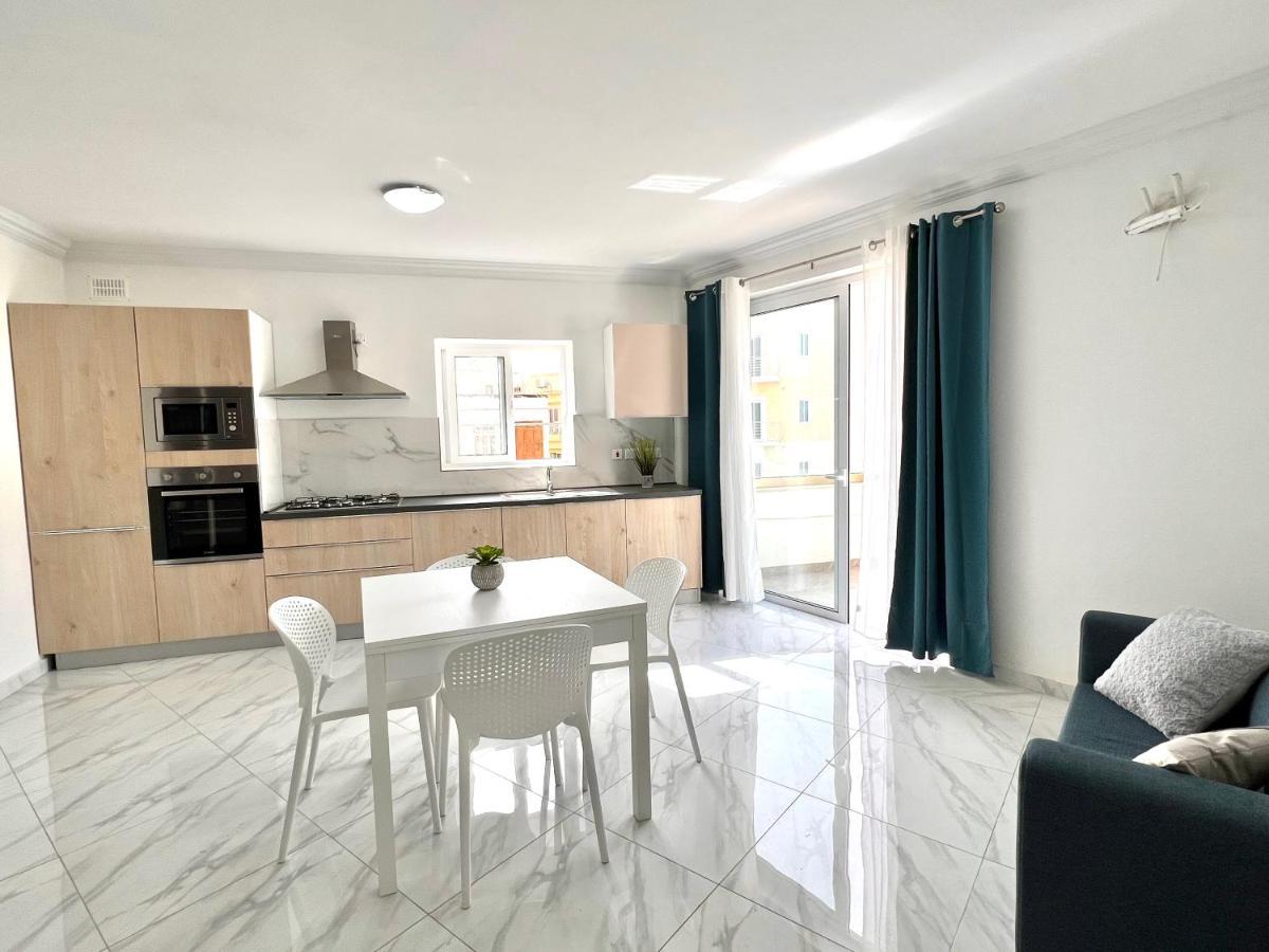 Condo With Patio Overlooking Piazza Gżira Kültér fotó