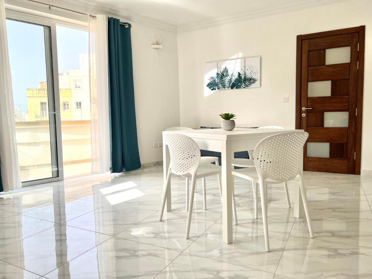 Condo With Patio Overlooking Piazza Gżira Kültér fotó