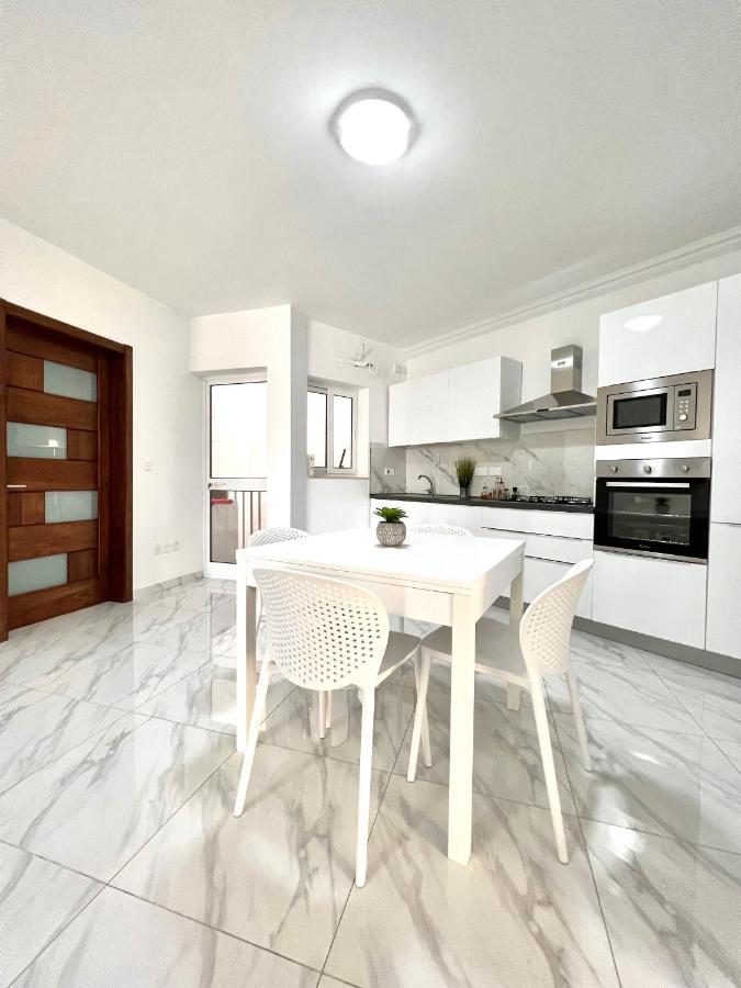 Condo With Patio Overlooking Piazza Gżira Kültér fotó