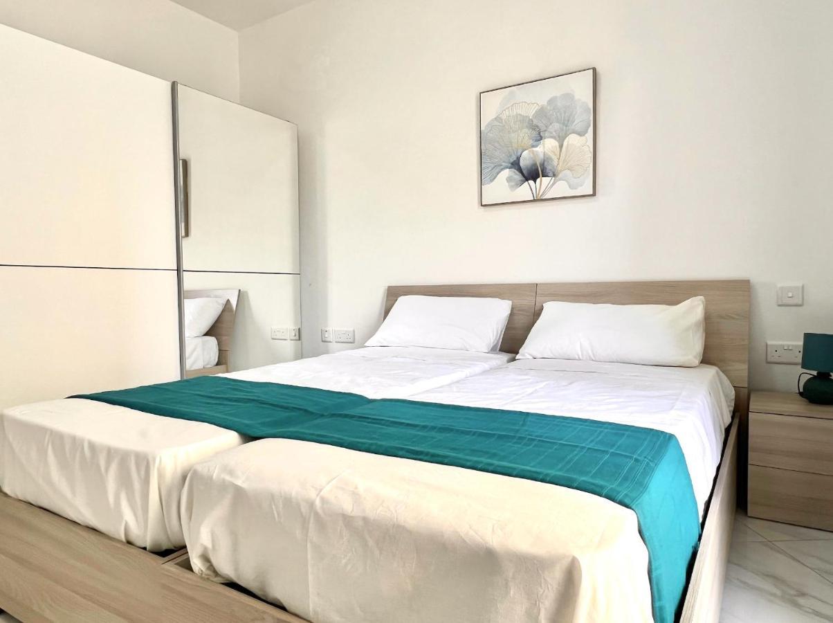 Condo With Patio Overlooking Piazza Gżira Kültér fotó